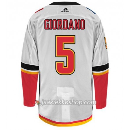 Miehille NHL Calgary Flames Pelipaita MARK GIORDANO 5 Adidas Valkoinen Authentic